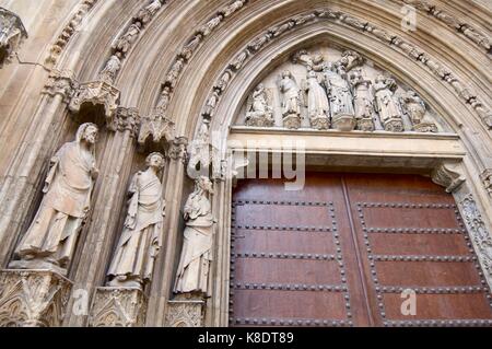 De près de l'apôtres porte dans la cathédrale de Valence, Valence, Espagne Banque D'Images