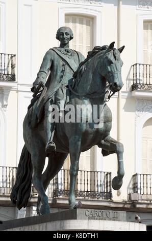 Avant-garde de la statue de Roi espagnol Carlos III, situé dans le square connu comme la puerta del sol, Madrid, Espagne Banque D'Images