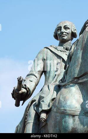 Avant-garde de la statue de Roi espagnol Carlos III, situé dans le square connu comme la puerta del sol, Madrid, Espagne Banque D'Images