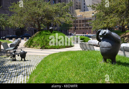 Sculptures dans le palais de justice fédéral plaza garden Banque D'Images