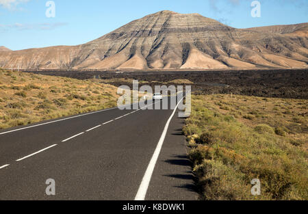 Route de Montana de Medio, montagne, montagnes Los Ajaches, Lanzarote, îles Canaries, Espagne Banque D'Images