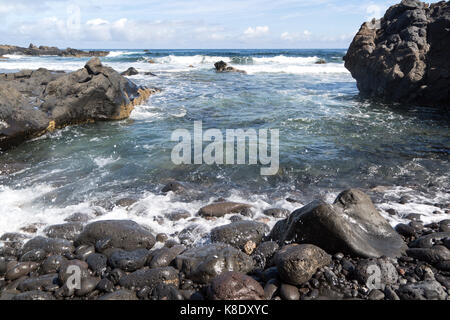 Petite crique rocheuse à Caleta de Caballo, Lanzarote, îles Canaries, Espagne Banque D'Images