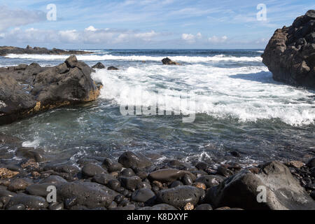 Petite crique rocheuse à Caleta de Caballo, Lanzarote, îles Canaries, Espagne Banque D'Images