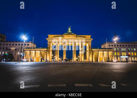 Porte de Brandebourg de nuit, illuminé, Berlin-mitte, Berlin, Allemagne Banque D'Images