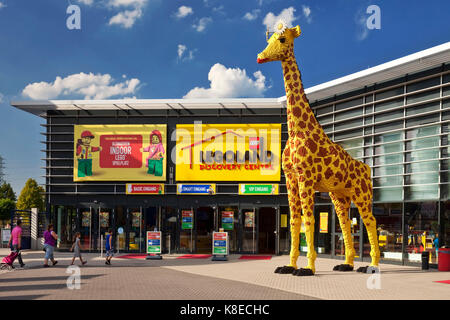 Lego-girafe en face de l'legoland discovery center, Oberhausen, Ruhr, Rhénanie du Nord-Westphalie, Allemagne Banque D'Images