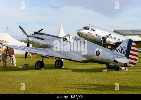 Curtiss P-40C Kittyhawk de la collection Fighter à Goodwood Revival 2017. Aluminium poli , aluminium Banque D'Images