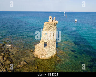 Vue aérienne de la tour génoise tour genovese, péninsule du Cap Corse, Corse, France. Littoral. Banque D'Images