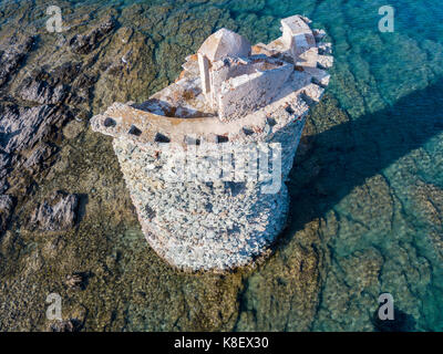 Vue aérienne de la tour génoise tour genovese, péninsule du Cap Corse, Corse, France. Littoral. Banque D'Images