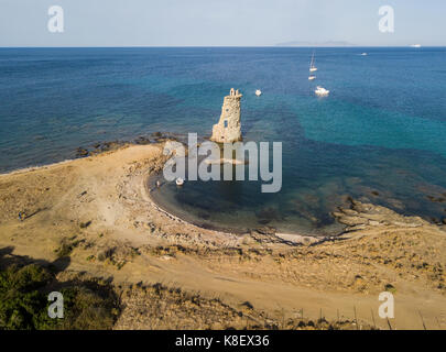 Vue aérienne de la tour génoise tour genovese, péninsule du Cap Corse, Corse, France. Littoral. Banque D'Images