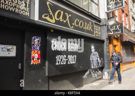 Une murale sur Denmark Street célébrant le père fondateur du Rock and Roll, Charles Edward Anderson Berry (AKA Chuck Berry). Banque D'Images