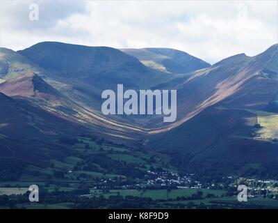 Cioledale allumé par des bandes de lumière, Lake District, Cumbria, Royaume-Uni Banque D'Images