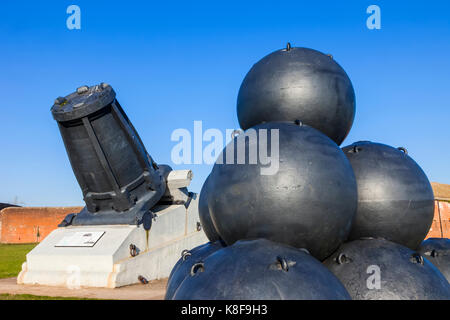 L'Angleterre, Portsmouth, Hampshire, le Musée Militaire Royale Amouries Fort Nelson, Mallet's Gun mortier Banque D'Images