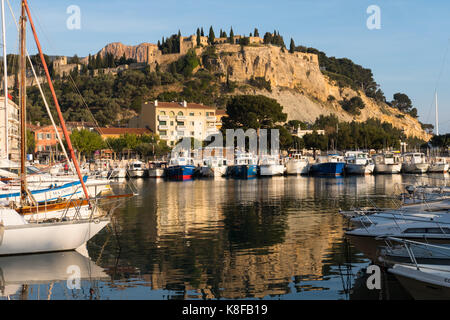 Marina à cassis, département des Bouches-du-Rhône en Provence-alpes-côte d'azur dans le sud de la france Banque D'Images