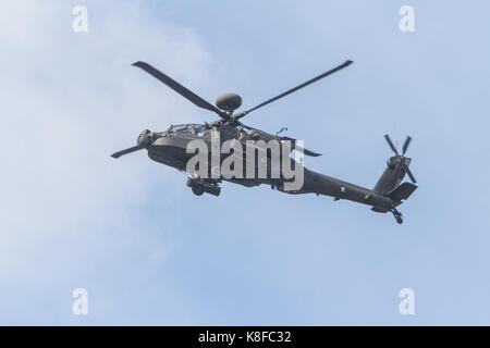 Londres, Royaume-Uni. 19 septembre 2017. Un hélicoptère militaire Apache boeing AH-64 utilisé pour le combat par l'armée américaine et britannique lors d'un vol d'entraînement au-dessus de Hammersmith London Credit: amer ghazzal/Alay Live Newss Banque D'Images