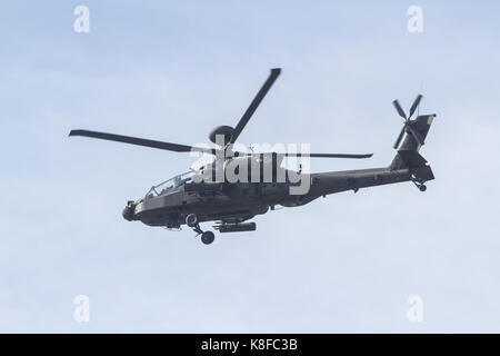 Londres, Royaume-Uni. 19 septembre 2017. Un hélicoptère militaire Apache boeing AH-64 utilisé pour le combat par l'armée américaine et britannique lors d'un vol d'entraînement au-dessus de Hammersmith London Credit: amer ghazzal/Alamy Live News Banque D'Images