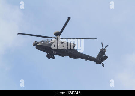 Londres, Royaume-Uni. 19 septembre 2017. Un hélicoptère militaire Apache boeing AH-64 utilisé pour le combat par l'armée américaine et britannique lors d'un vol d'entraînement au-dessus de Hammersmith London Credit: amer ghazzal/Alamy Live News Banque D'Images