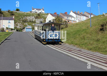 Llandudno, au Pays de Galles. Sep 19, 2017. Météo britannique. Maison de vacances bouilloire dehors et environ dans le soleil à Llandudno. Skiese Sunny blue, un jour sec avec éclaircies, les vents sera lumière température de 16 C Crédit : Mike Clarke/Alamy Live News Banque D'Images