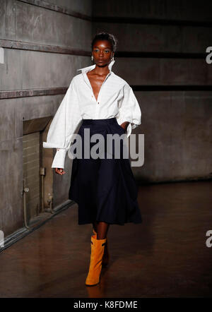 Londres, Royaume-Uni. Sep 19, 2017. d'un model à l'parlmer//smith show de collection printemps/été 2018 lors de la London fashion week à Londres, la Grande-Bretagne sur sept. 19, 2017. crédit : han yan/Xinhua/Alamy live news Banque D'Images