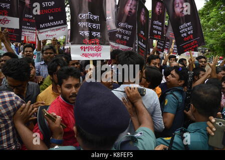 Dhaka, Bangladesh. Sep 19, 2017. Mouvement de la solidarité des peuples bangladais partie scène militante manifestation devant les bureaux des Nations unies sur le génocide d'arrêt exigeant au Myanmar Rohingyas à agargaon à Dhaka, Bangladesh, le 19 septembre, 2017 Crédit : mamunur rashid/Alamy live news Banque D'Images