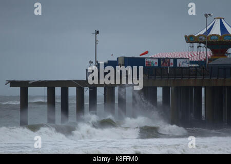 Ocean City, New Jersey, USA. Sep 19, 2017. Les bandes extérieures de l'ouragan jose amener des vents forts, des vagues et des ondes de tempête à Atlantic City (New Jersey), le mardi 19 septembre, 2017. crédit : michael candelori/Alamy live news Banque D'Images