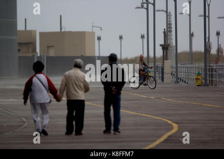 Ocean City, New Jersey, USA. Sep 19, 2017. Une promenade presque déserté à Atlantic City, NJ, comme les bandes extérieures de l'ouragan jose arrivent le mardi, septembre 19, 2017. crédit : michael candelori/Alamy live news Banque D'Images