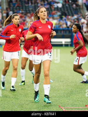 Cincinnati, Ohio, USA. Sep 19, 2017. USA l'avant Alex Morgan (13) se réchauffe avant d'affronter la Nouvelle-Zélande dans leur match à Nippert Stadium. Cincinnati, Ohio. Brent Clark/Alamy Live News Banque D'Images