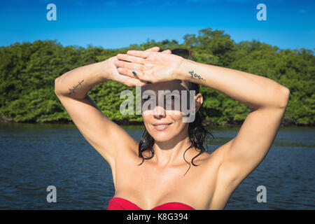 Femme par mer, Fortaleza, Ceará, Brésil, Amérique du Sud Banque D'Images