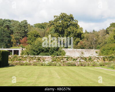 Mur en terrasses d'un manoir anglais jardin Banque D'Images