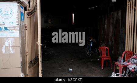 Chbar Ampov vietnamiens Bridg Monivong Phnom Penh Cambodge Zone Ghetto Devantures de magasin Banque D'Images