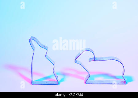 Lapin de Pâques et l'agneau des emporte-pièce face à face Banque D'Images