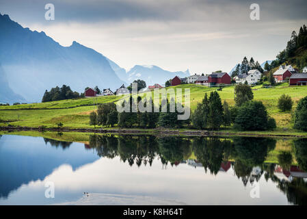 Paysage autour de village Eidsnes, Norvège, Scandinavie, l'Europe. Banque D'Images