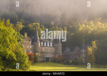 Tigh mor dans les Trossachs en automne Banque D'Images