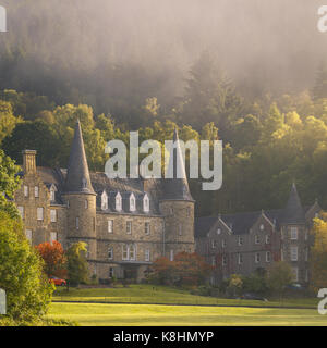 Tigh mor dans les Trossachs en automne Banque D'Images