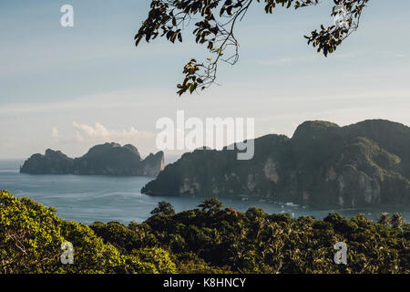 Vue panoramique des îles en mer contre sky Banque D'Images