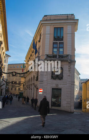 L'Italie, siena - 26 décembre 2016 : la vue sur la rue et immeuble typique de Sienne le 26 décembre 2016 à Sienne, toscane, italie. Banque D'Images