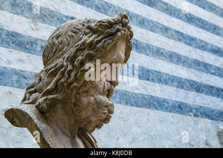 Buste de Zeus, roi des dieux, avec fond à rayures Banque D'Images