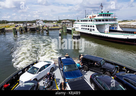 Ocracoke Caroline du Nord,Pamlico Sound,banques extérieures,Cedar Island,ferry,bateau,wake,eau,véhicules,NC170518063 Banque D'Images