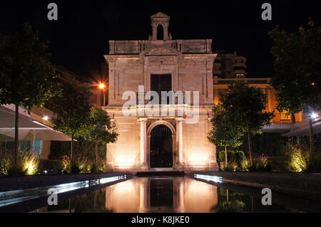 Vue nocturne de la chapelle de la Vierge du port de Malaga Banque D'Images