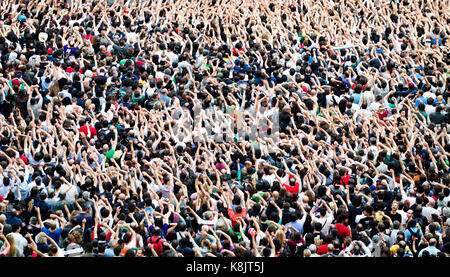 Foule lors d'un concert de musique, sensibilisation du public hands up Banque D'Images