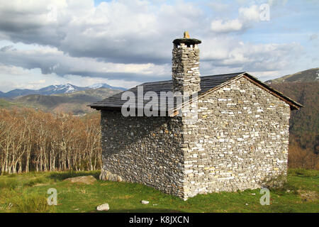 Chalet dans les montagnes du nord de l'Espagne Banque D'Images