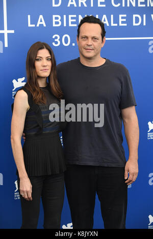 Jennifer Carpenter et l'acteur Vince Vaughn assister à la photocall pour Brawl in Cell Block 99 durant le 74e Festival du Film de Venise à Venise, Italie. Banque D'Images