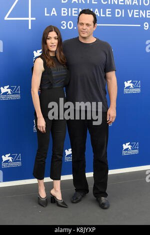 Jennifer Carpenter et Vince Vaughn assister à la photocall pour Brawl in Cell Block 99 durant le 74e Festival du Film de Venise en Venive, Italie. Banque D'Images