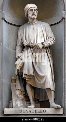 Donatello (Donato di Niccolò di Betto Bardi, 1386 -1466, mieux connu sous le nom de Donatello ) était un sculpteur italien de la Renaissance de Florence. Statue de à la Galerie des Offices à Florence, Toscane Italie. par Girolamo Torrini Banque D'Images