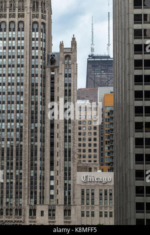 Voir des bâtiments au centre-ville de Chicago, avec John Hancock Center en arrière-plan Banque D'Images