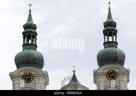 Karlovy Vary, République tchèque - 15 août 2017:des cloches de l'église Marie Madeleine dans le centre historique de la ville Banque D'Images