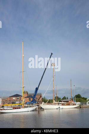 'Halcyon' en cours de réparation et restauration à l'Neilsen boatyard à Gloucester Docks,Angleterre Banque D'Images