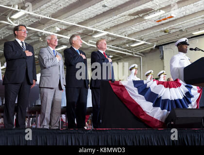 Le président Donald J. Trump à USS Gerald R. Ford (CVN 78) Cérémonie de mise en service à Norfolk Naval Station Banque D'Images