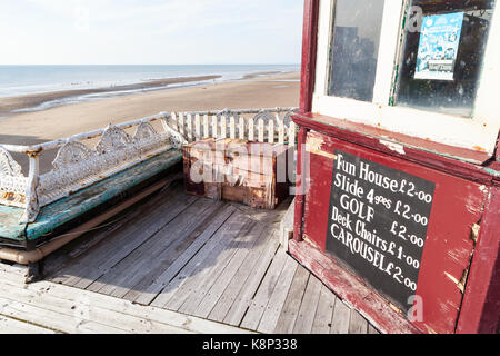 Vue d'un décrochage sur un quai à Blackpool. Banque D'Images