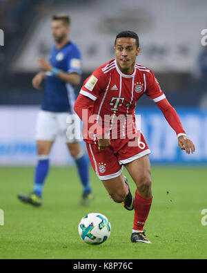 Gelsenkirchen, Allemagne. 19 septembre 2017. Thiago (FCB). GES/ Fussball/ 1. Bundesliga: Schalke 04 - FC Bayern Munich, 19.09.2017 football: Bundesliga: Schalke 04 contre FC Bayern Munich, lieu, 19 septembre 2017 | Verwendung weltweit crédit: dpa/Alay Live News Banque D'Images