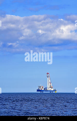 Blyth, UK. 20 sep, 2017. blyth vole au vent de la mer du nord de l'éolienne à l'aide d'un cric de la plate-forme de crédit d'installation de forage : Wilf Doyle/Alamy live news Banque D'Images